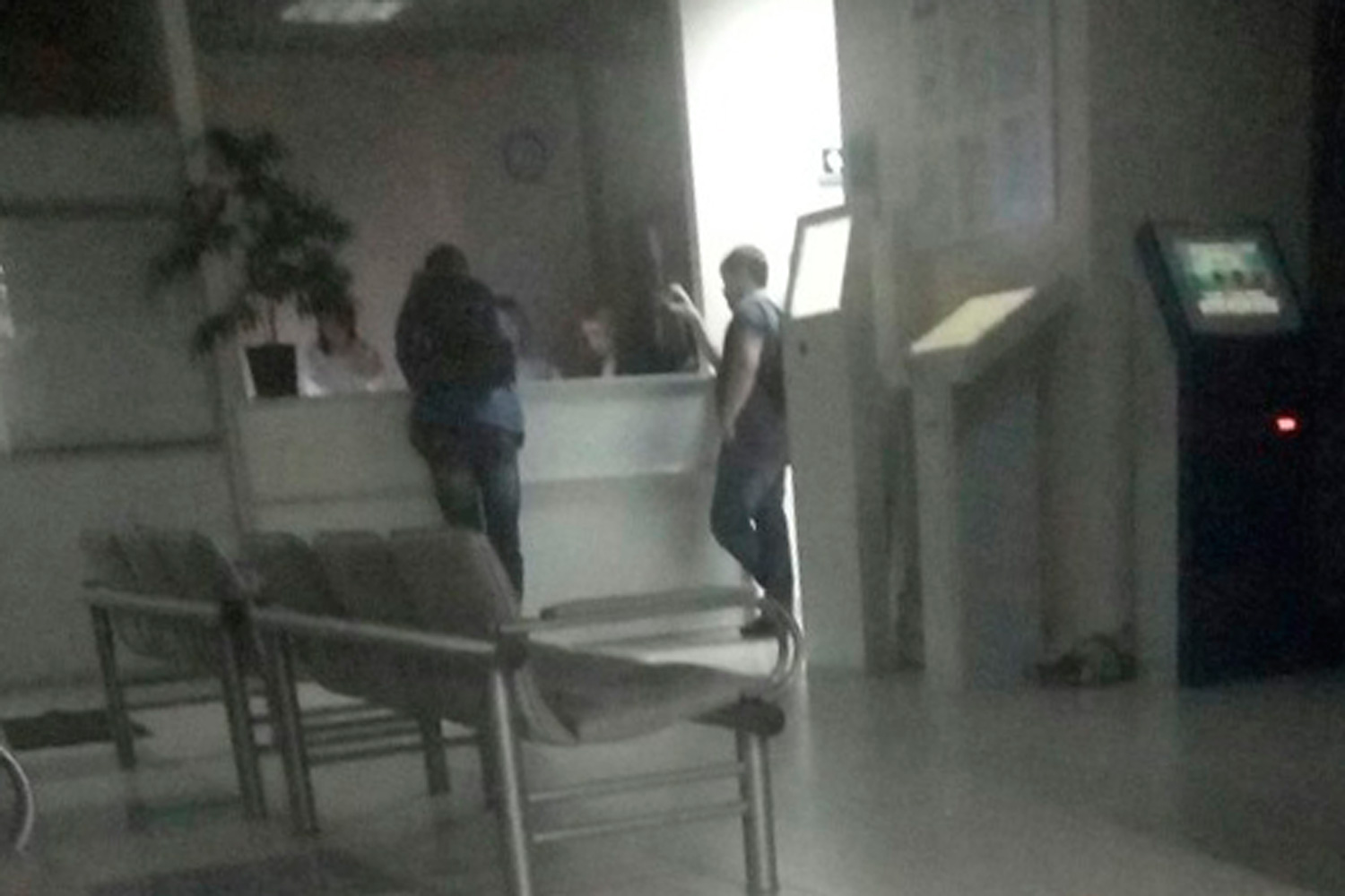 «Путин обещал, а услуги нет». Мужчина из Чехии в МФЦ Каменска-Уральского не смог стать гражданином России. На место прибыла полиция