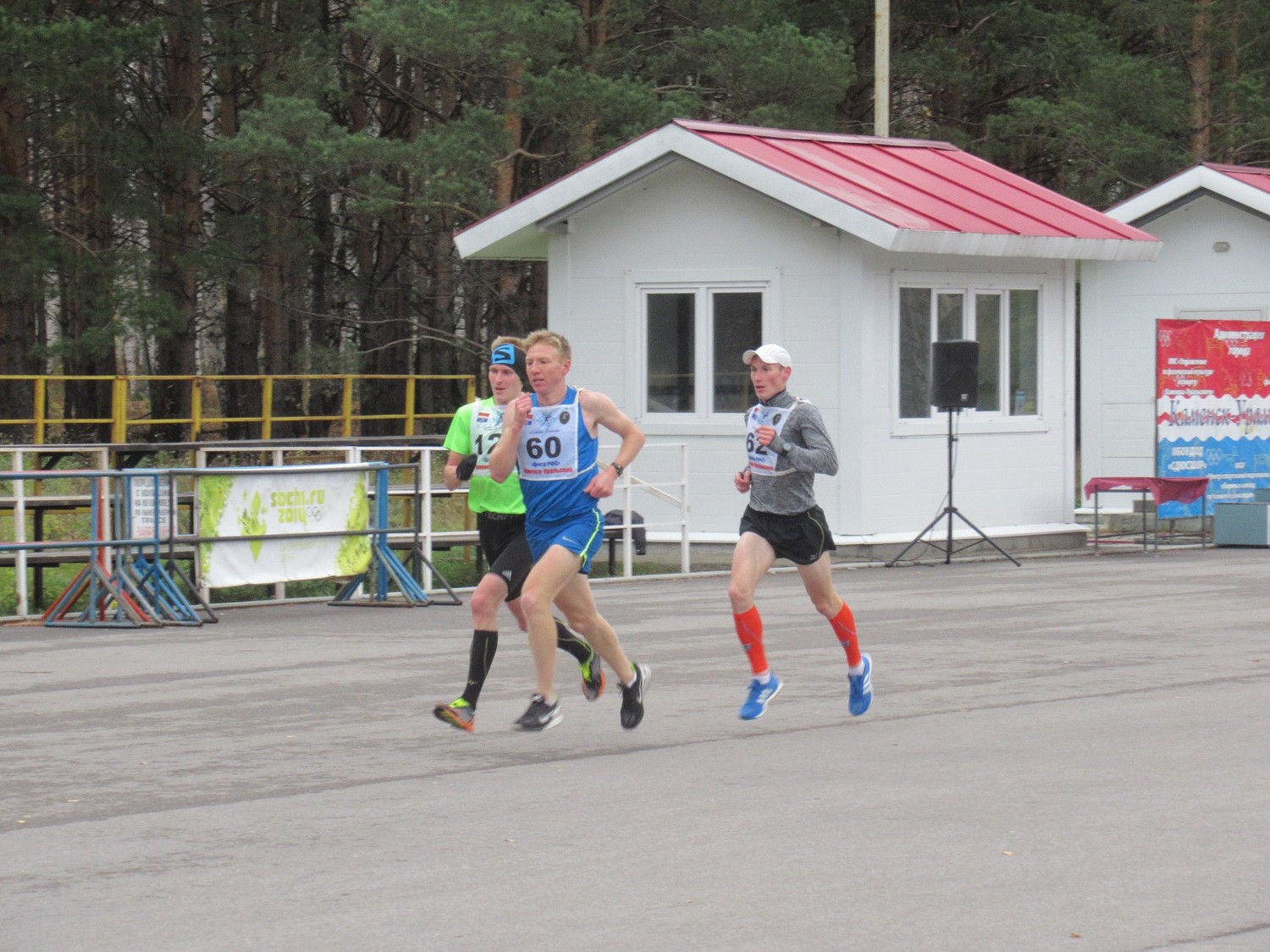 В воскресенье в «Березовой роще» в Каменске собрались взрослые и дети: здесь прошел легкоатлетический пробег в честь почетного горожанина
