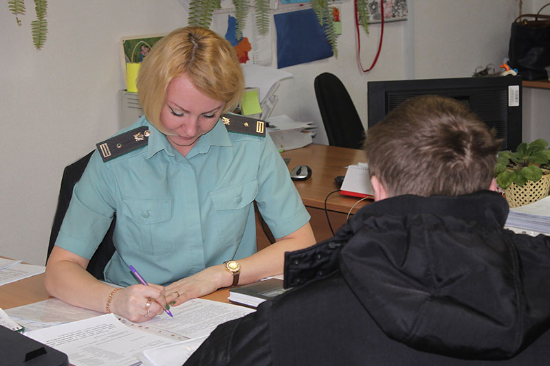 За неоднократное вождение в пьяном виде житель Каменска-Уральского 140 часов работал на государство — трудился разнорабочим в школе № 1