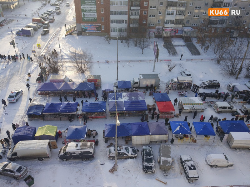 «Выезжаем задом со двора по сугробам». Предновогодней ярмаркой, прошедшей в Каменске-Уральском в мкрн Южный, жители остались недовольны