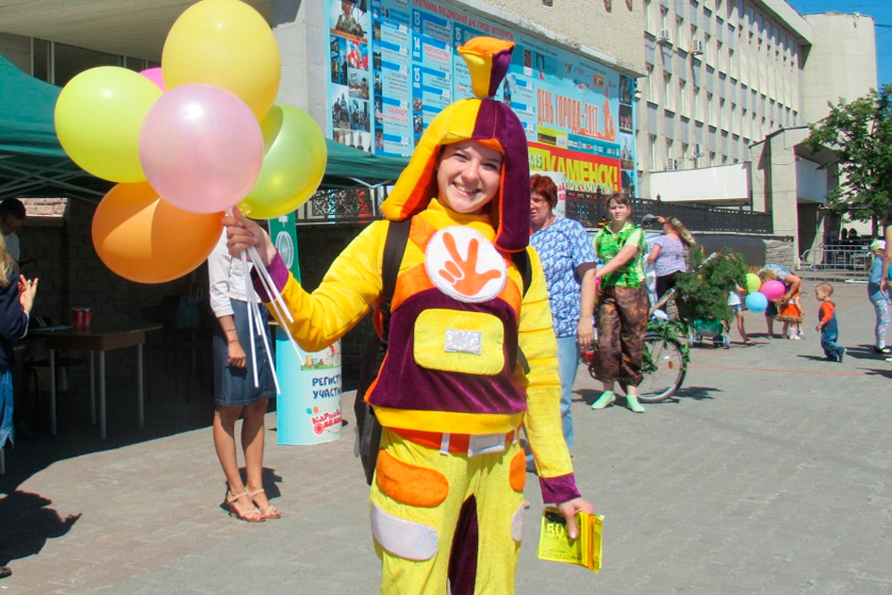 «Карнавальчик на вырост» в рамках Дня города в Каменске-Уральском «разрастется» нынче конкурсами близнецов и двойников. Ждем 15 июля!