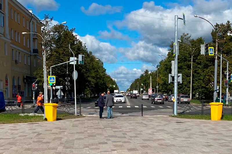 Власть пошла на жесткие меры, чтобы обезопасить новый фонтан на пл. Горького в Каменске-Уральском. Рассказываем, чего теперь нельзя