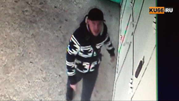 Деловой, с сумкой через плечо: в Каменске-Уральском ищут мужчину, которого полицейские подозревают в серии краж из госучреждений