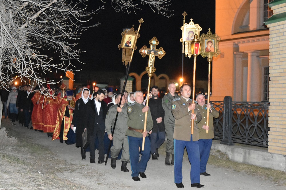 Служба длилась до полчетвертого ночи, среди молящихся – экс-мэр Астахов… Как в Каменске-Уральском встретили Пасху Христову? ФОТО