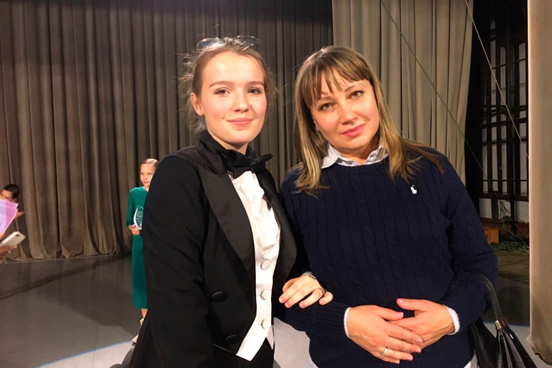 В составе жюри — заслуженная артистка РФ и продюсер из Петербурга: каменцы — в лидерах Международный фестиваля «Арт-Республика»