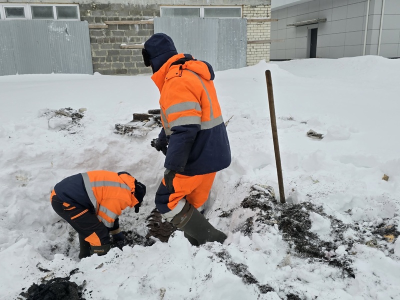 Прекратите смывать это в унитаз — коммунальщики Каменска-Уральского объяснили причину частых аварий | В Каменске-Уральском ежедневно фиксируют до 10 подпоров канализации