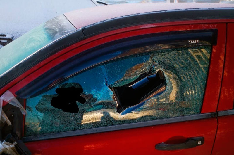 Липчанке разбили машину за ее посты против управляшки