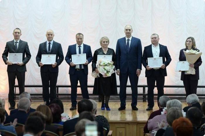 Фельдшер из Каменска-Уральского спас сотни жизней и получил губернаторскую награду | Фельдшер скорой помощи из Каменска-Уральского получил губернаторскую премию