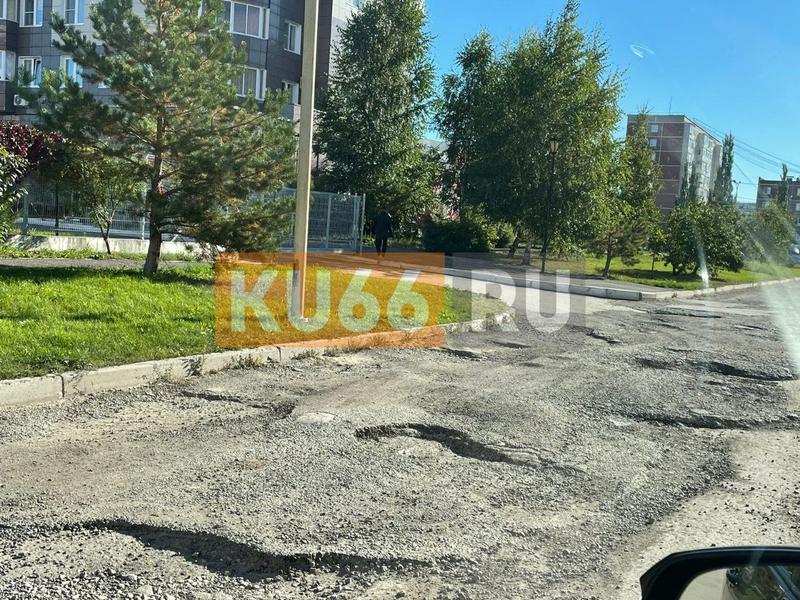 Житель Каменска-Уральского обратился в прокуратуру из-за состояния дорог по улице Суворова | Уралец обратился в прокуратуру из-за состояния дорог в его в дворе