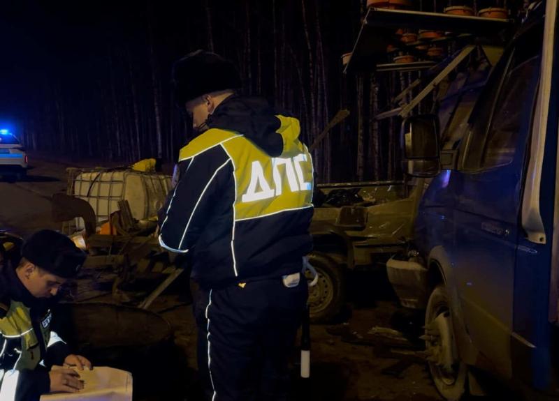 ДТП на Среднем Урале: водитель «Газели» наехал на троих дорожных рабочих | Трое дорожных рабочих пострадали от наезда «Газели» в Свердловской области