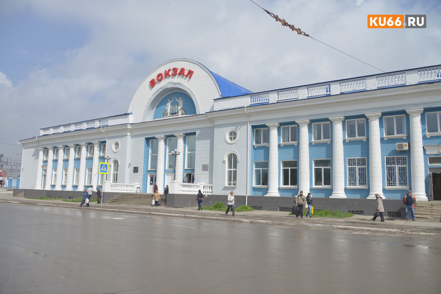 Для инвалидов на вокзале в Каменске-Уральском создают безбарьерную среду — пандусы, тактильные указатели и особые системы для слабослышащих Для инвалидов на вокзале в Каменске-Уральском создают безбарьерную среду — пандусы, тактильные указатели и особые системы для слабослышащих