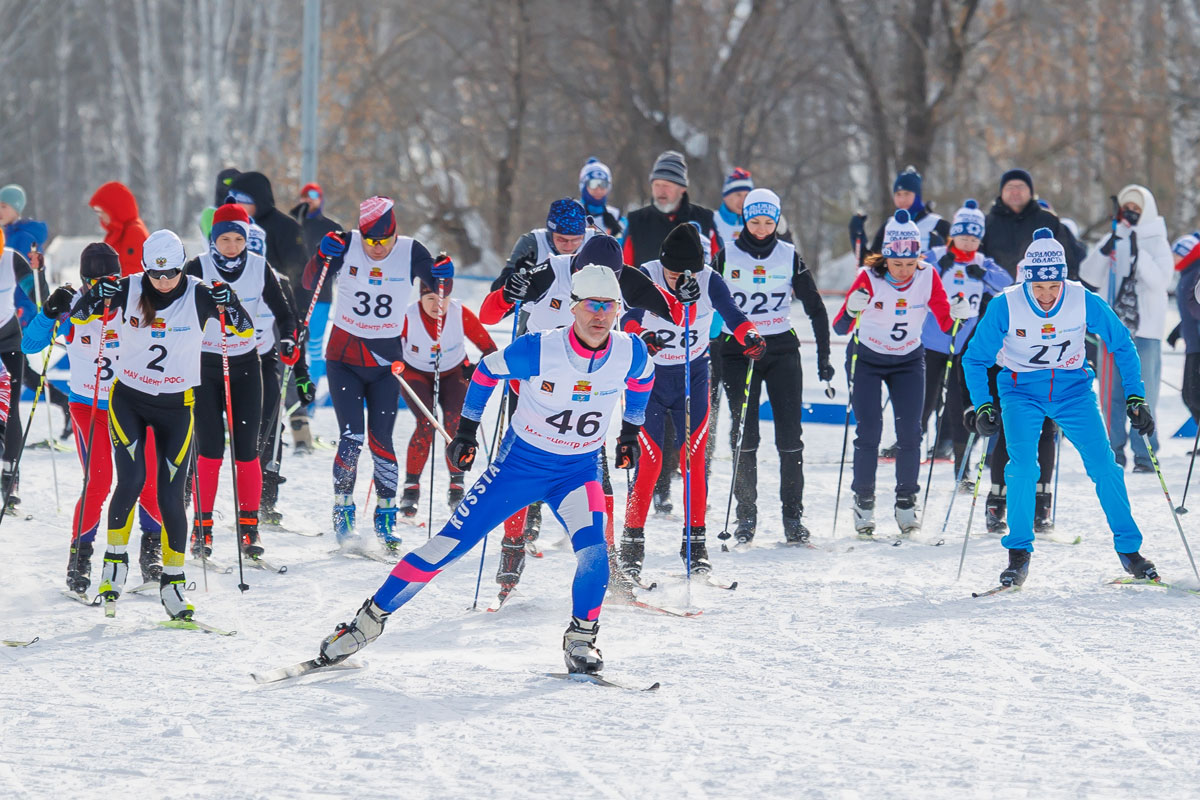 Синарские трубники приняли участие в «Лыжне России-2026» в Каменске-Уральском | Тысячи горожан и трубники СинТЗ вышли на лыжню