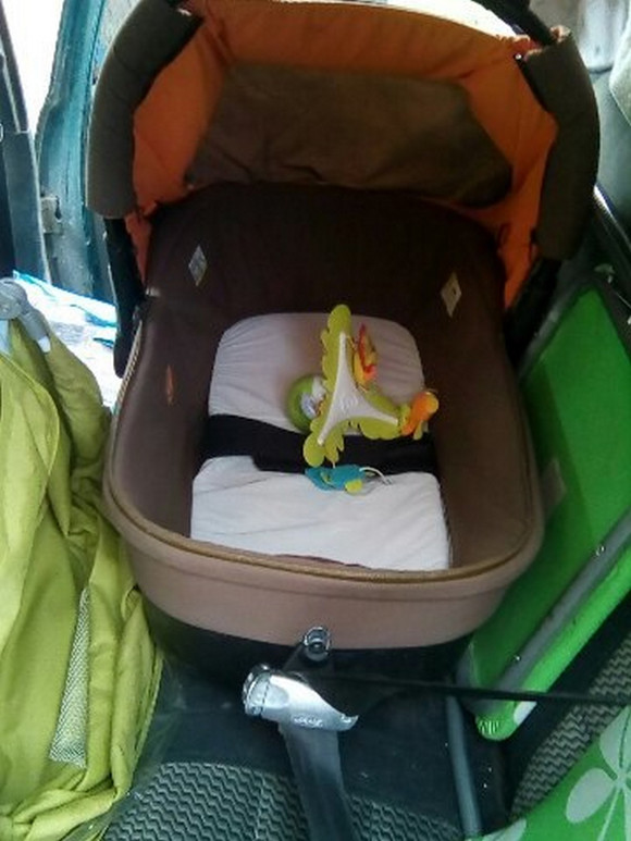 На трассе под Каменском-Уральским — не рядовой конфликт: мать перевозила месячного сына с риском для его жизни. Инспекторы стали требовать..