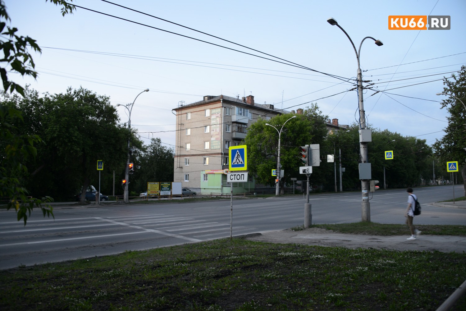 Изменения в работе светофора на перекрестке Калинина-Алюминиевая привели к серьезным нарушениям. ГИБДД: "Мы тут не при чем"