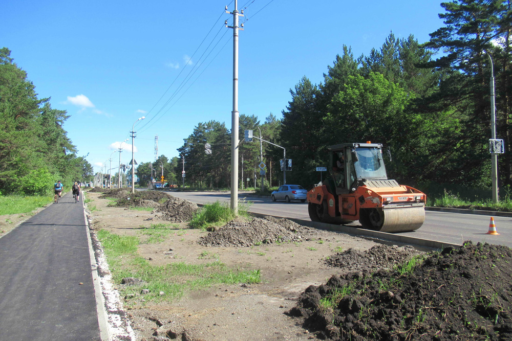 «Преобразилась», «меняет свой облик» - пресс-служба мэрии Каменска-Уральского не скупится на описания итогов ремонтов дорог и тротуаров