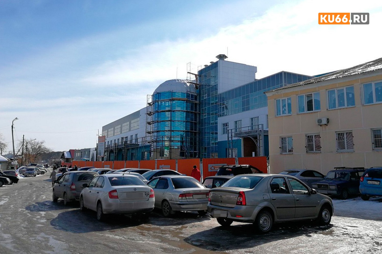 На кровле без страховки: на предприятии в Каменске-Уральском нарушали требования охраны труда, а потом доказывали в суде, что это не так