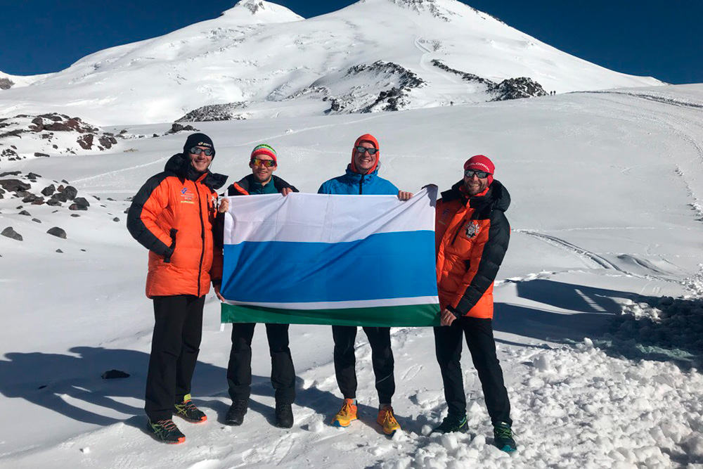 Как медик из Каменска-Уральского спасал скалолаза, сорвавшегося при восхождении на Эльбрус. «Туристы согревали парня теплом собственных тел»