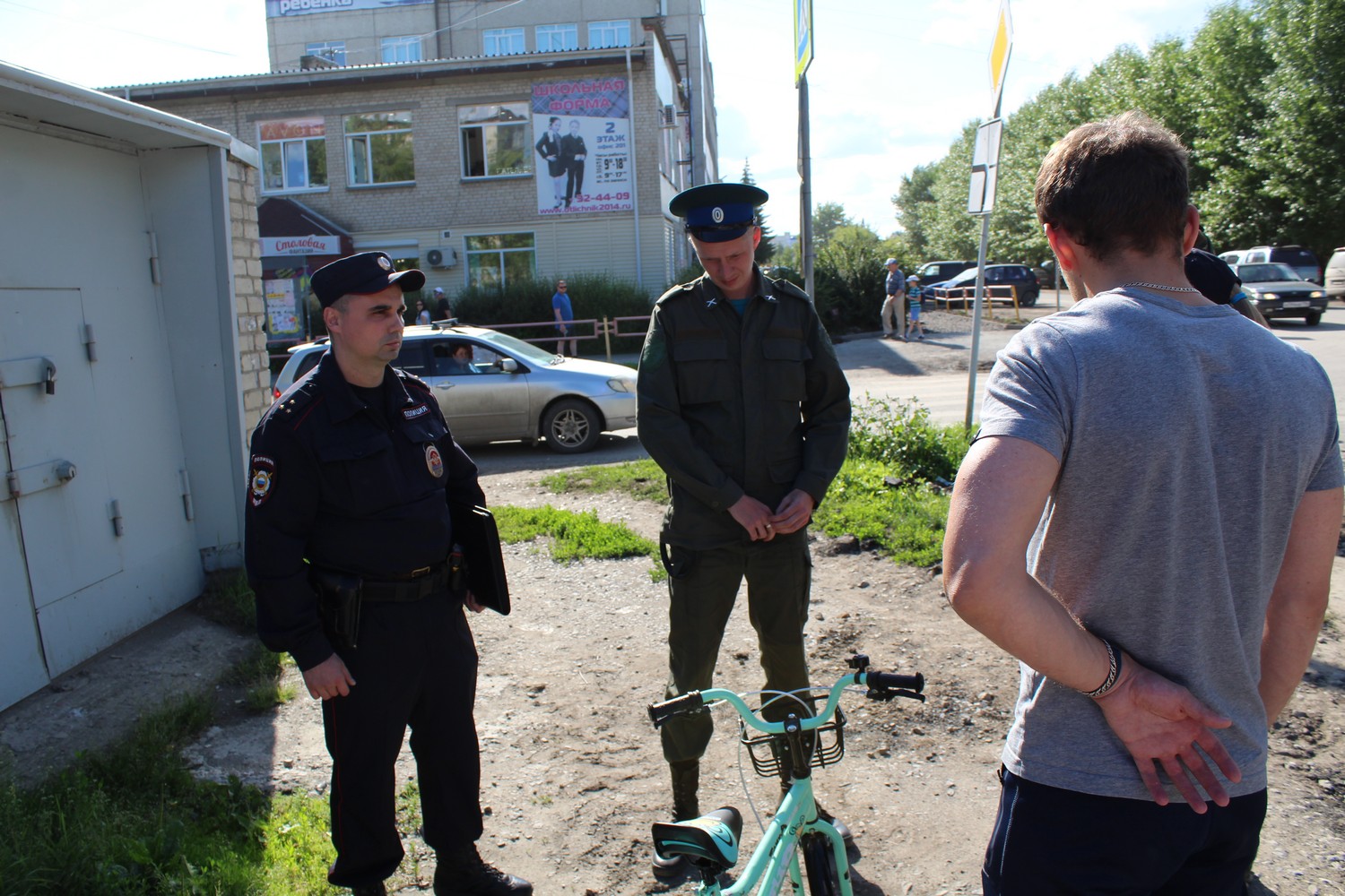 Полицейские и дружинники провели в Каменске рейд «Велосипед»: тормозили тех, кто крутит педали, и… переписывали номера двухколесных