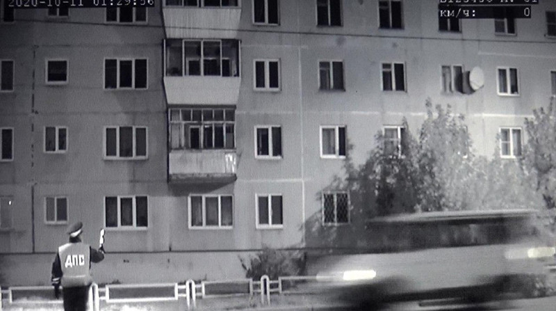 Пьяный «шумахер» среди ночи удирал от полицейских в Каменске-Уральском на «Соболе», но потом сам остановился. Оказалось, злостный «лишенец»