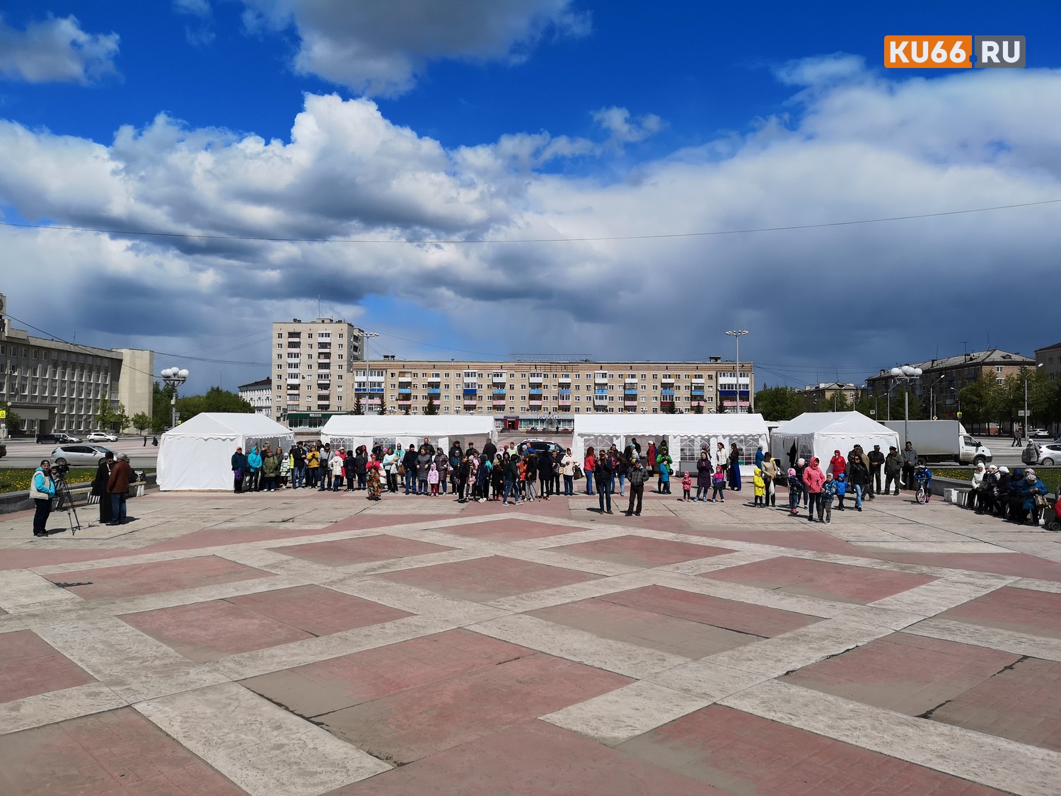 Народные гуляния в честь Дня славянской письменности — в Каменске: люди водили хороводы, участвовали в мастер-классах и ели чебуреки