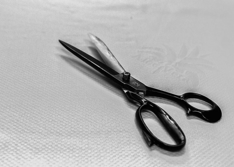 В Екатеринбурге пенсионерка зарезала женщину ножницами