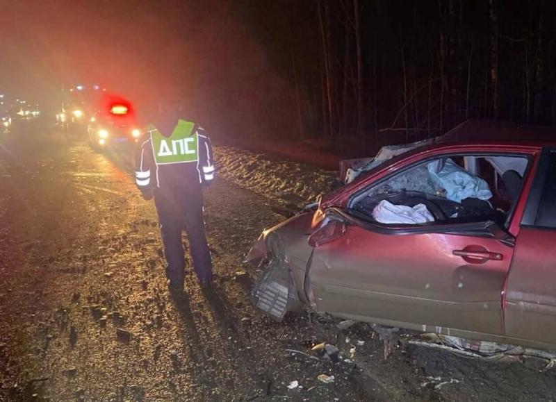 Водитель без прав: детали смертельного ДТП на трассе в Свердловской области | При столкновении двух иномарок в Свердловской области погибли трое человек