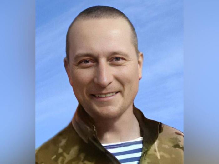 «Жизнь оборвалась слишком рано»: доброволец из каменского села Артём Миронов погиб в зоне СВО | На СВО погиб доброволец из села под Каменским-Уральским Артём Миронов