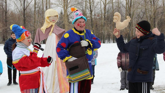 Интересная развлекательная программа и аппетитные блины ждали воспитанников школы-интерната в Каменске-Уральском, благодаря работникам УАЗа