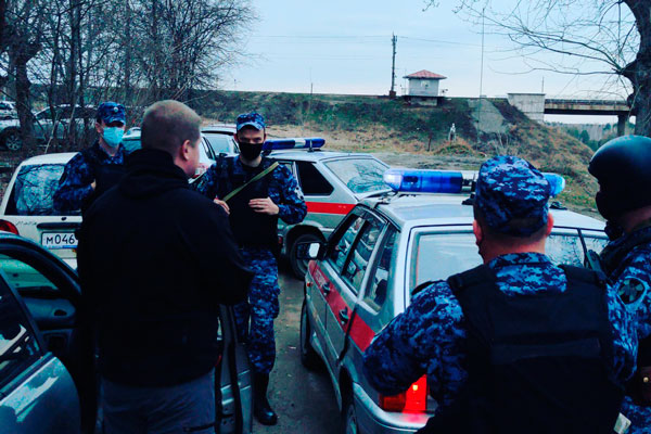 «Провокаторы начали работать». В полицию сообщили, что кто-то ездил на машине оппозиционера Идиатулина в Каменске-Уральском с оружием