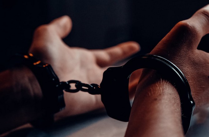 16-летняя россиянка задержана по подозрению в убийстве 85-летнего деда 16-летняя россиянка задержана по подозрению в убийстве 85-летнего деда