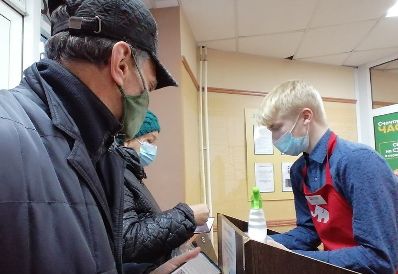 «Не без конфликтов». Как в Каменске-Уральском контролируют соблюдение Указа губернатора: людей в магазинах меньше, бизнесмены сожалеют...