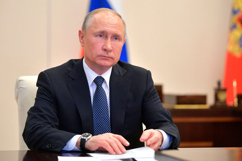 Путин задумался о сокращении нерабочих дней в России