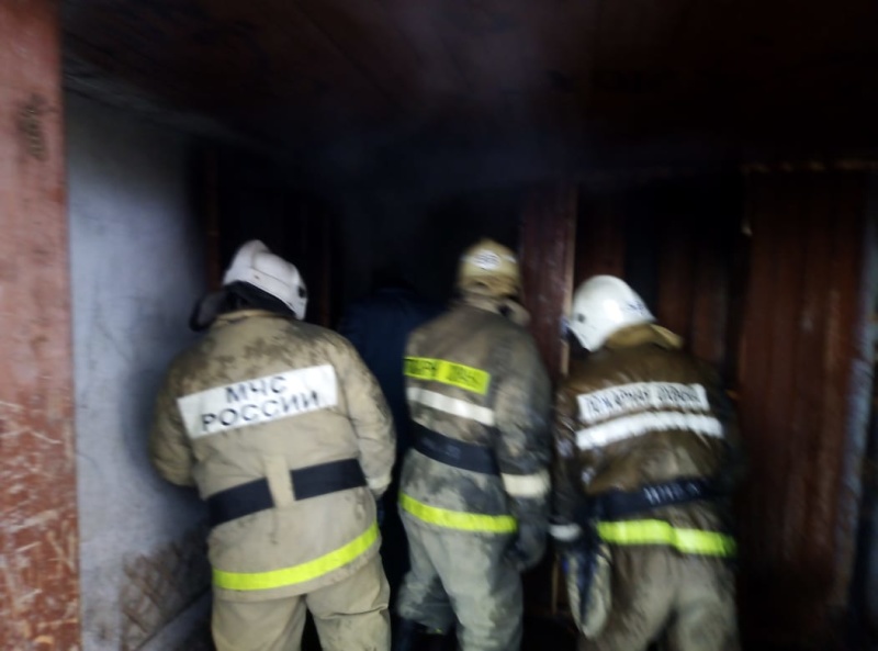 Утром пьяный житель Каменска-Уральского устроил пожар в своей квартире