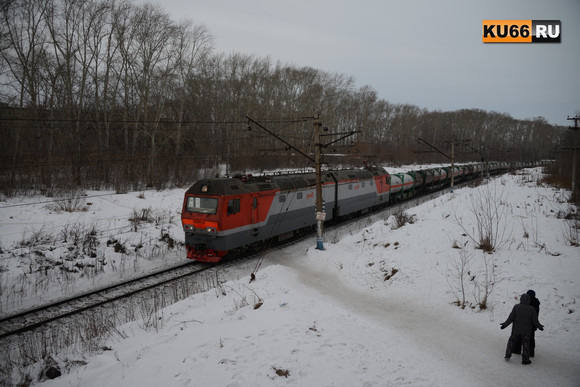Труп мужчины обнаружили на железной дороге в Каменске-Уральском — сейчас эксперты устанавливают личность покойного и причину смерти