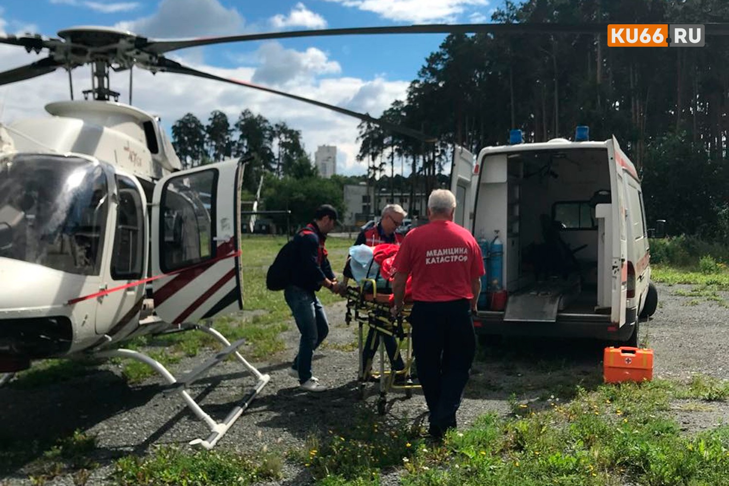 Жителя Каменска-Уральского в тяжелом состоянии экстренно увезли в Екатеринбург на вертолете санитарной авиации