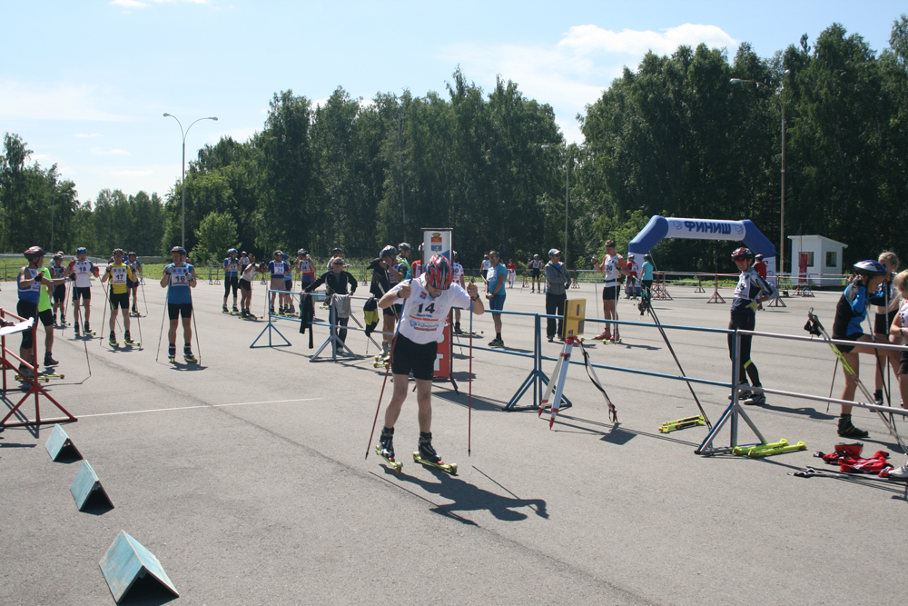 Лыжероллеры со всего Большого Урала собрались в «Березовой роще» в Каменске-Уральском. Часть медалей достались и местным спортсменам