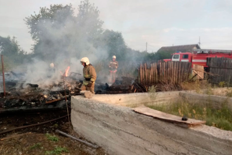 Под Каменском-Уральским в пожаре сгорела дача