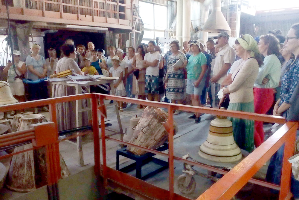 Сотни туристов побывали в выходные в Каменске — на «колокольном» заводе, в музее, а сплав по Исетскому каньону бронировали с марта!