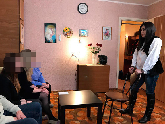 Съемочная группа федерального телеканала ТВ-3 приехала в Каменск с экстрасенсом разбираться в причинах гибели юноши Дмитрия Линовича. ВИДЕО