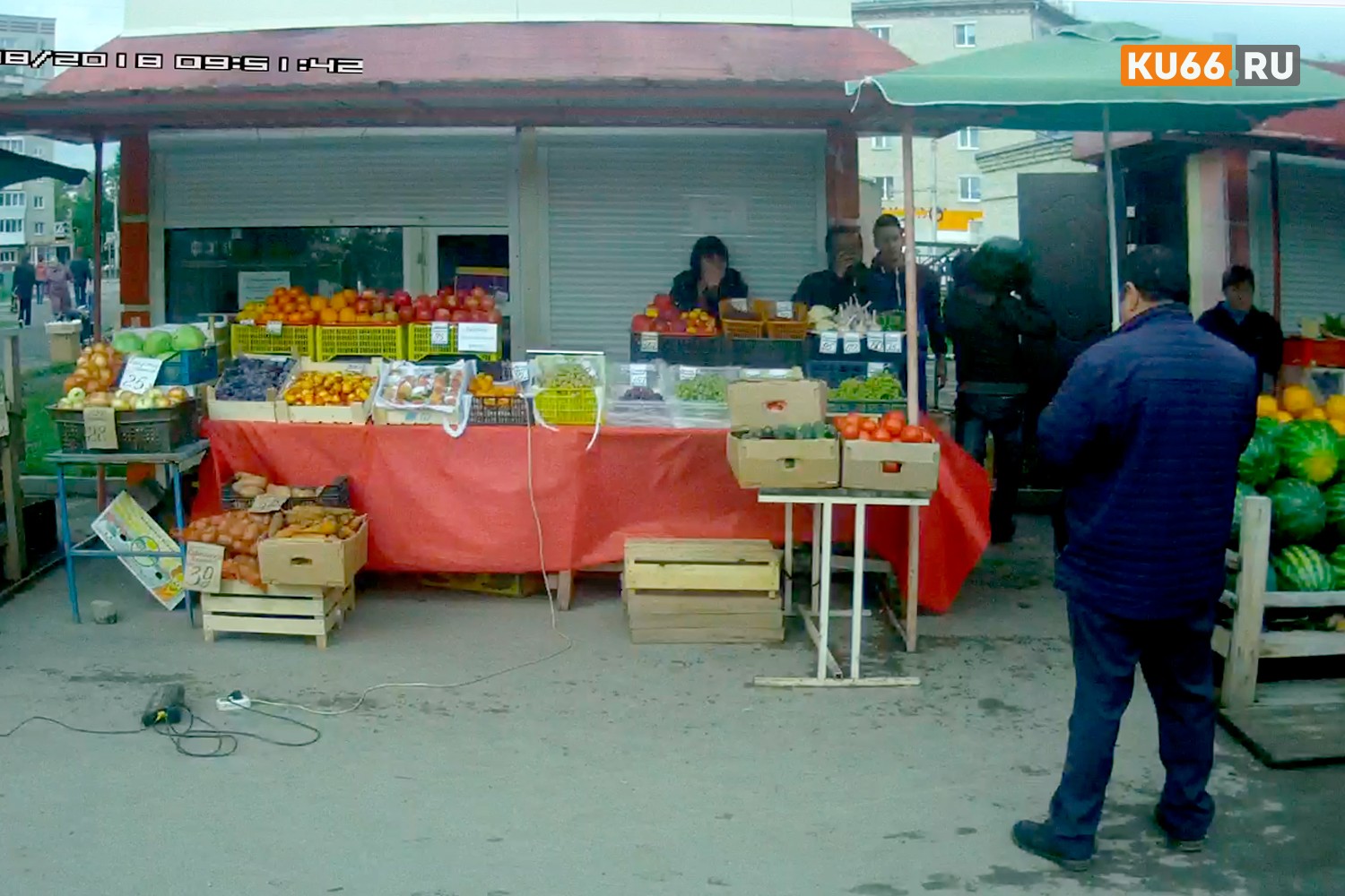 «Без весов, навскидочку»: жителя Каменска-Уральского обвесили при покупке дыни на Добролюбовском рынке почти на 50 процентов! «Без весов, навскидочку»: жителя Каменска-Уральского обвесили при покупке дыни на Добролюбовском рынке почти на 50 процентов!