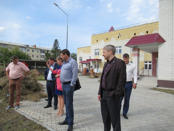 В Каменске-Уральском обсуждают, как достраивать детский сад на ул. Мусоргского — подрядчик общался с мэром и заведующей