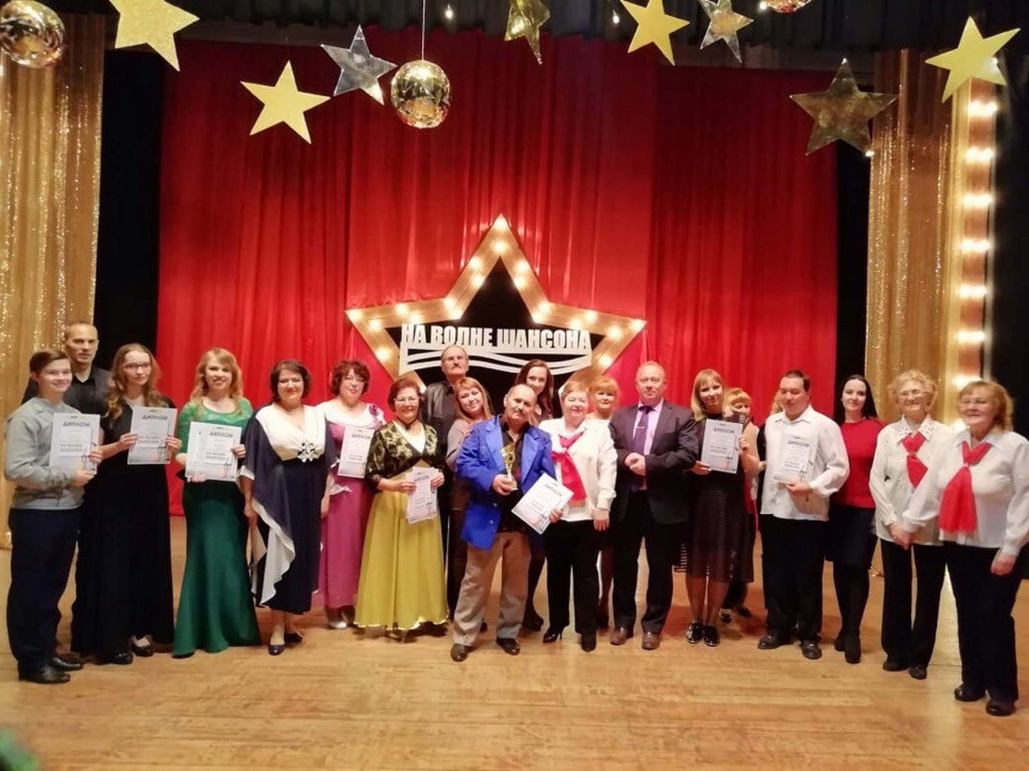 Душевно! В Каменске-Уральском прошел единственный в городе фестиваль «деликатного шансона». Гран-при завоевал шлягер Виктора Королева