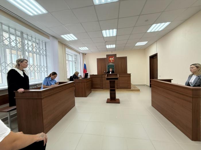 Подростков в Каменске-Уральском избили за отказ уступить место в автобусе — суд продолжается | В Каменске-Уральском суд рассматривает дело об избиении подростков в автобусе