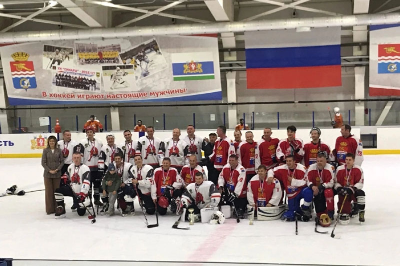 В Каменске-Уральском состоялся турнир по хоккею, посвященный Дню физкультурника