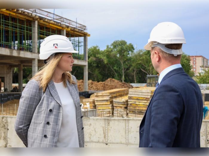 Спортивный гигант на взлёте: в Каменске-Уральском растёт легкоатлетический манеж | В Каменске-Уральском строят крупнейший крытый спортобъект — легкоатлетический манеж