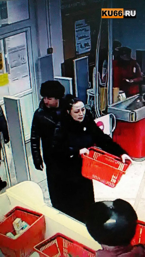 Полицейские просят жителей Каменска-Уральского помочь найти женщину – та украла из магазина колбасу на 1600 рублей. Правда, полгода назад… Полицейские просят жителей Каменска-Уральского помочь найти женщину – та украла из магазина колбасу на 1600 рублей. Правда, полгода назад…