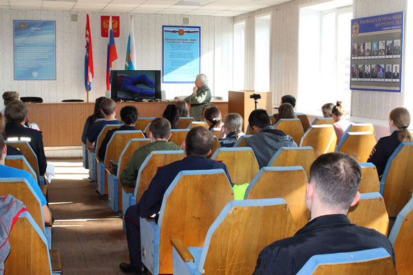 Учились оказывать оперативную помощь и сходили в храм: молодые полицейские Каменска-Уральского входят в курс дела и готовятся к работе