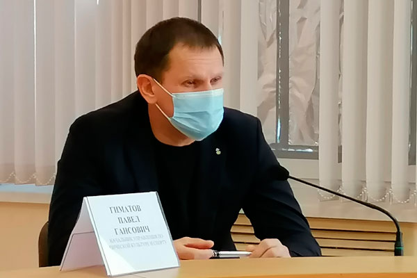 Спортивная жизнь в Каменске-Уральском продолжается, несмотря на эпидемию: заливают корты, готовят трассы для лыжников, идут соревнования