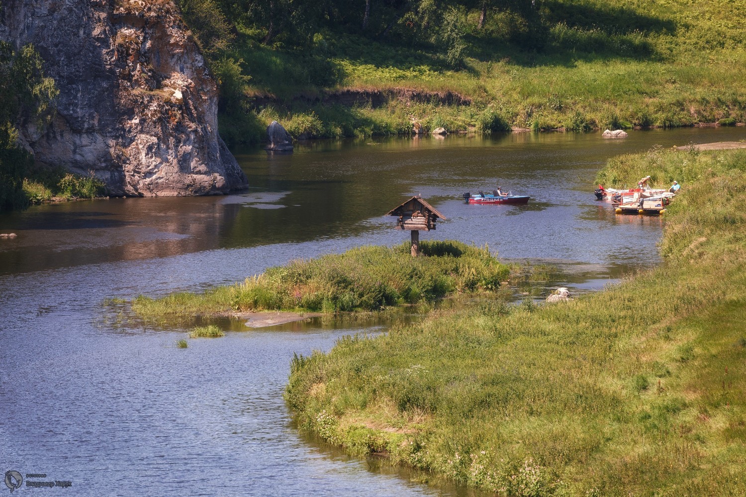 За день съемок платят по 700 рублей: 12 жителей Каменска-Уральского в эти дни - у Каменных ворот с А. Балуевым, Ю. Пересильд и Р. Мадяновым
