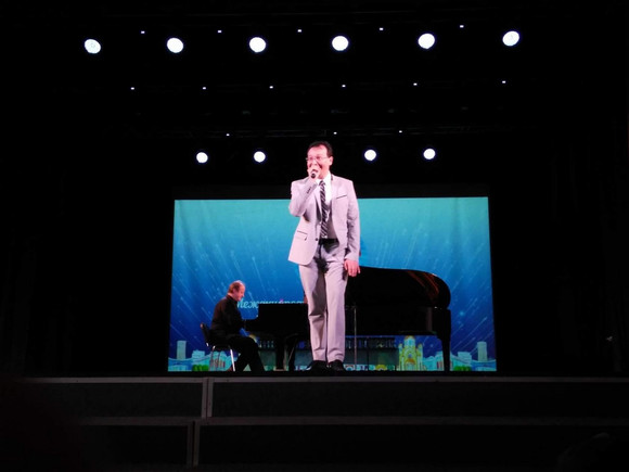 Не растерялись. Девчушки, представляющие Каменск, при поддержке родителей и педагога получили дипломы престижного вокального конкурса